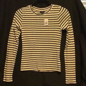 American Eagle Black & cream color sweater